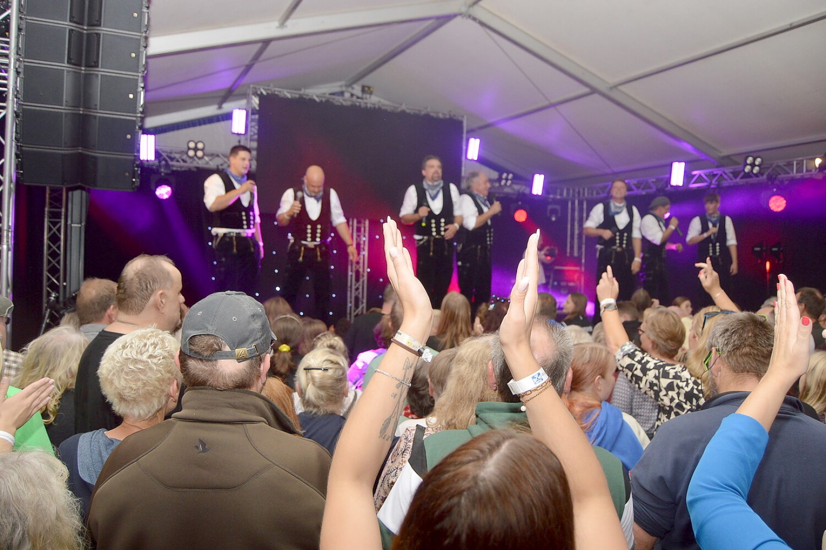 Blaulicht-Party in Burlage - Bild 18