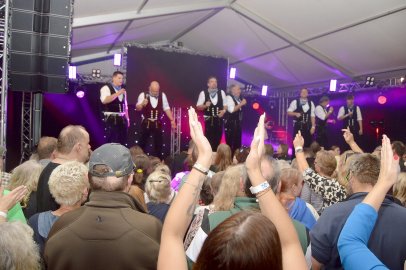 Blaulicht-Party in Burlage - Bild 18