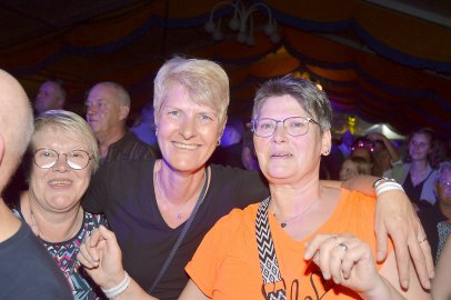 Blaulicht-Party in Burlage - Bild 20