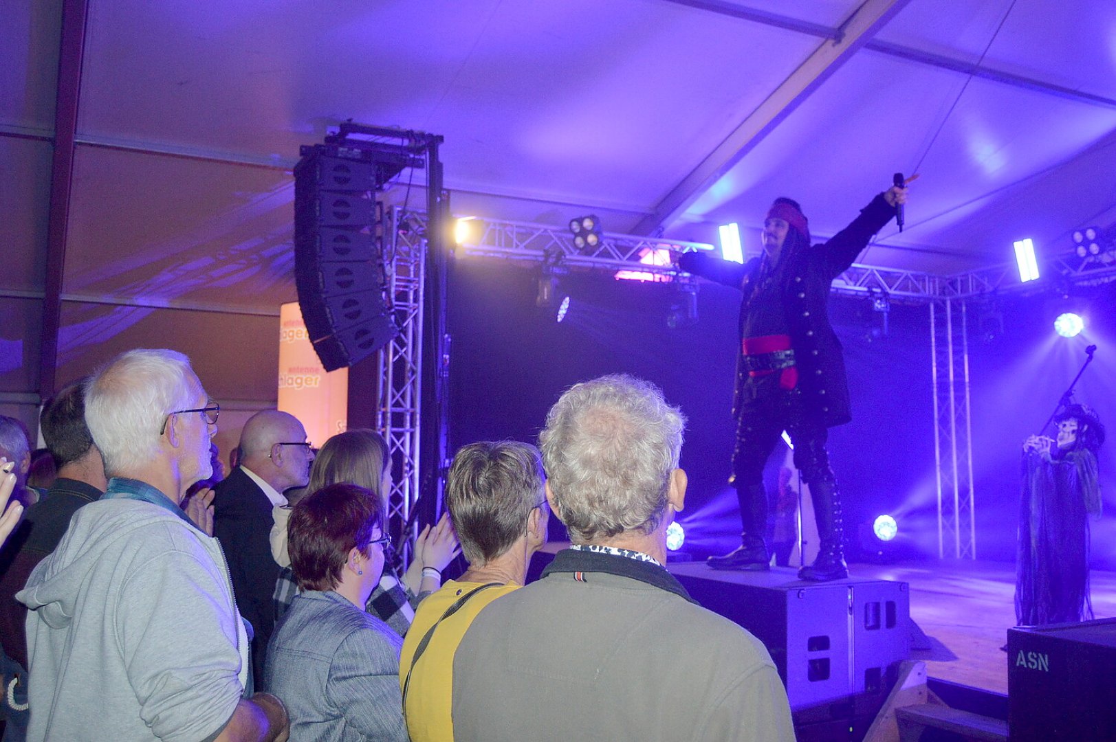 Blaulicht-Party in Burlage - Bild 26