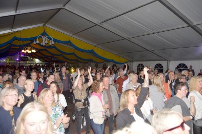 Blaulicht-Party in Burlage - Bild 40