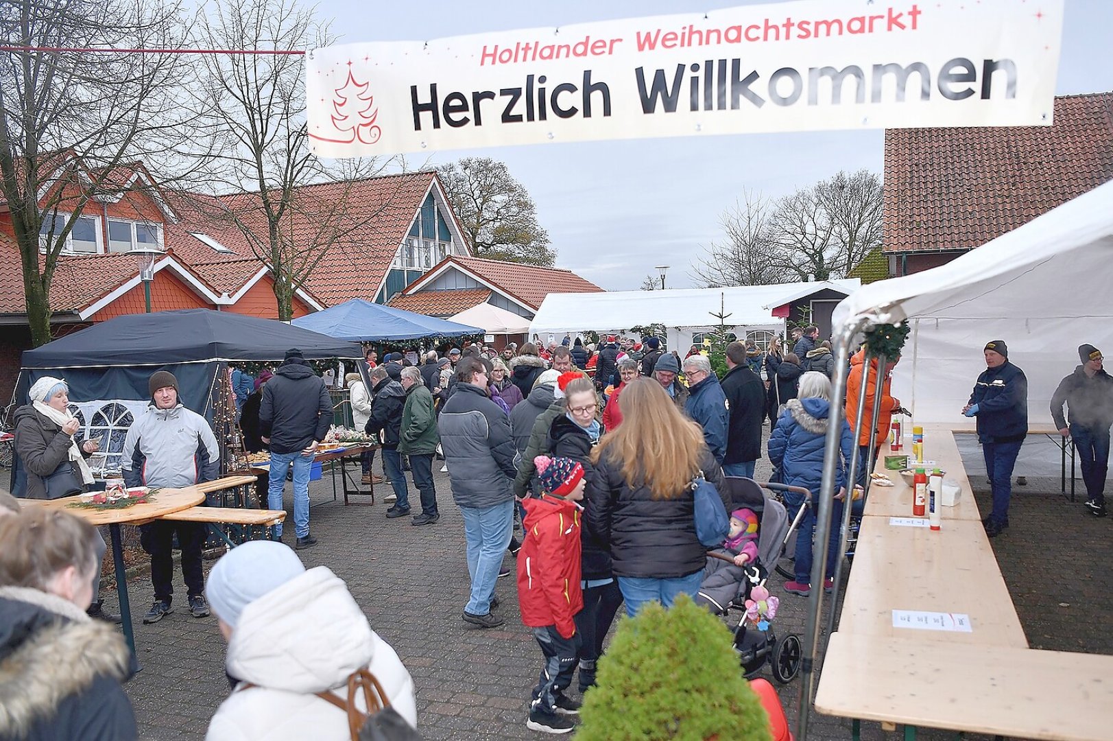 Viel los auf dem Holtlander Weihnachtsmarkt - Bild 1