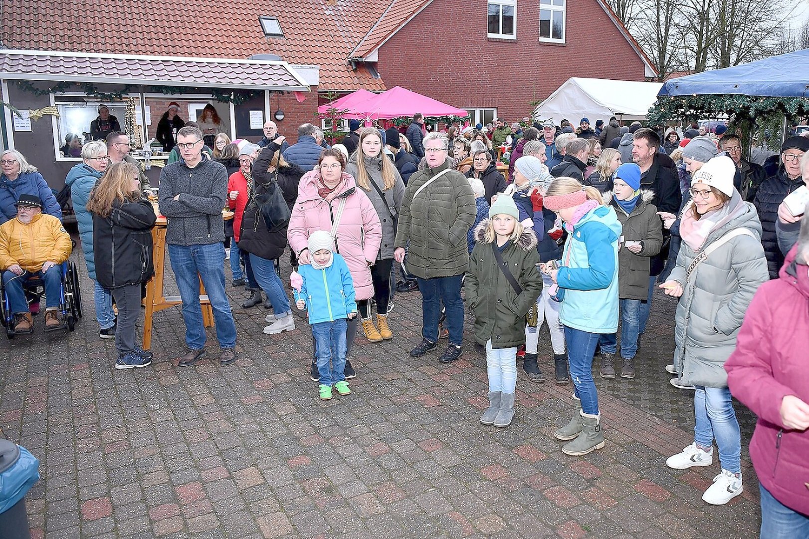 Viel los auf dem Holtlander Weihnachtsmarkt - Bild 10