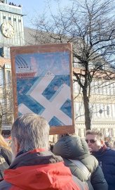 Mehr als 4000 Demonstranten in Emden  - Bild 2