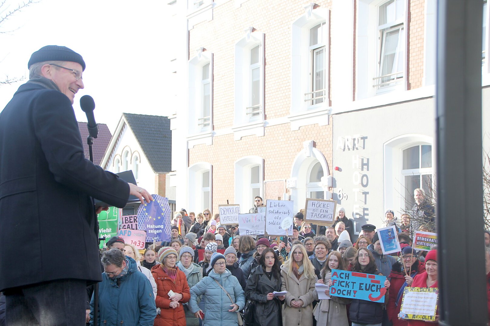Borkum setzt Zeichen gegen rechts - Bild 1