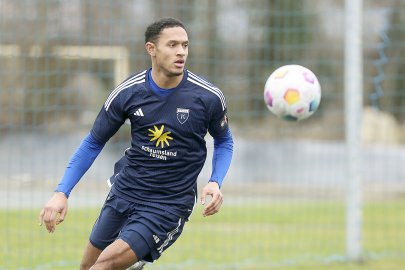 Kickers besiegt Jeddeloh in Emden - Bild 3
