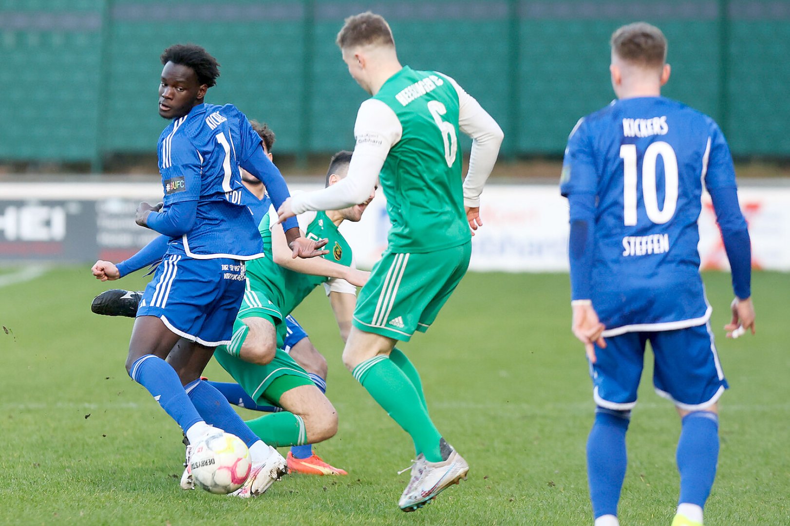 Kickers Emden brilliert in Heeslingen - Bild 1
