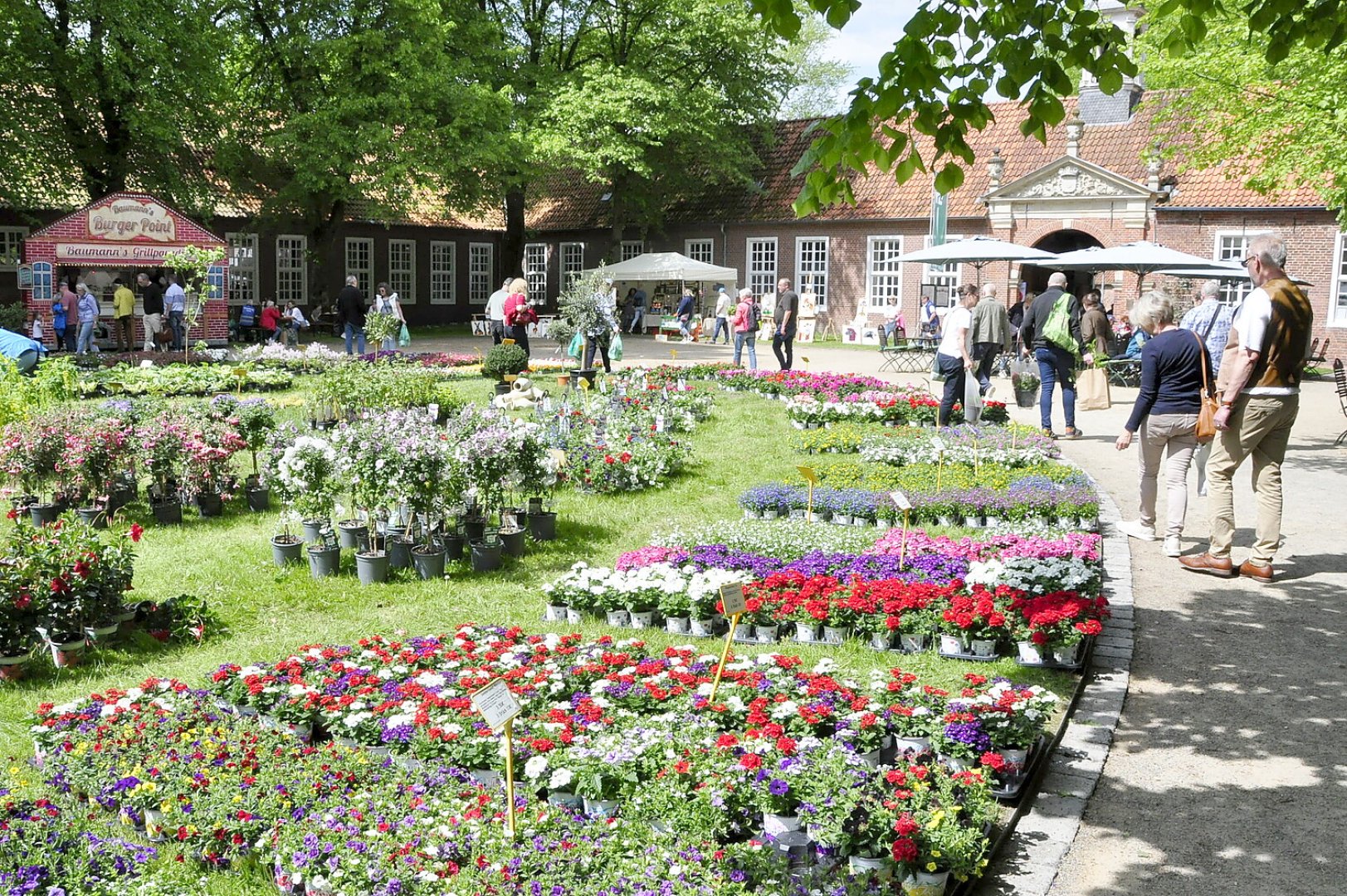 Frühlingsmarkt bei der Evenburg - Bild 1