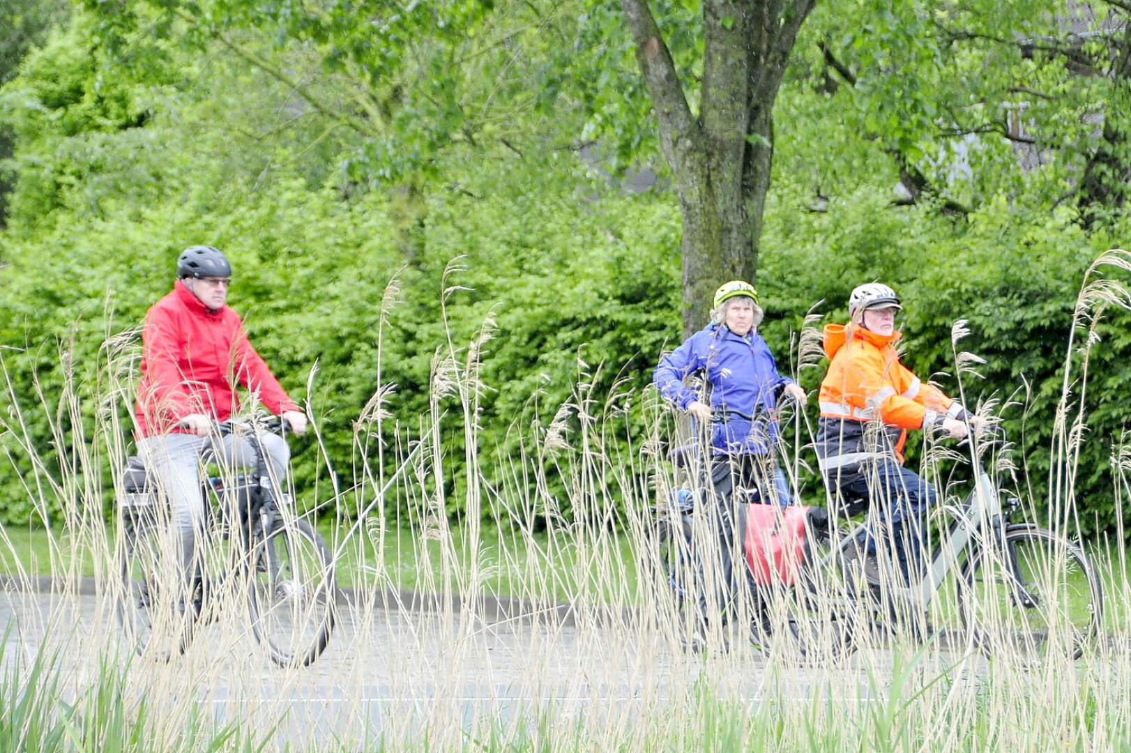 Fahrradkorso von Oldersum nach Riepe im Regen - Bild 4