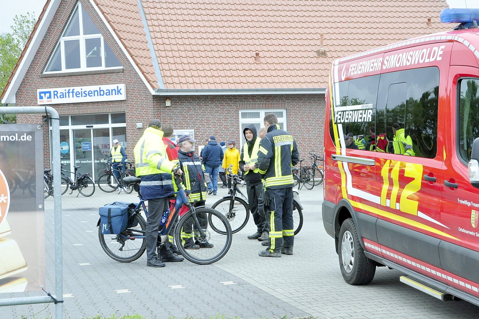 Fahrradkorso von Oldersum nach Riepe im Regen - Bild 6