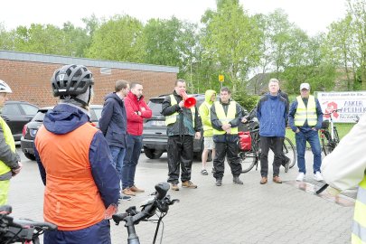 Fahrradkorso von Oldersum nach Riepe im Regen - Bild 9