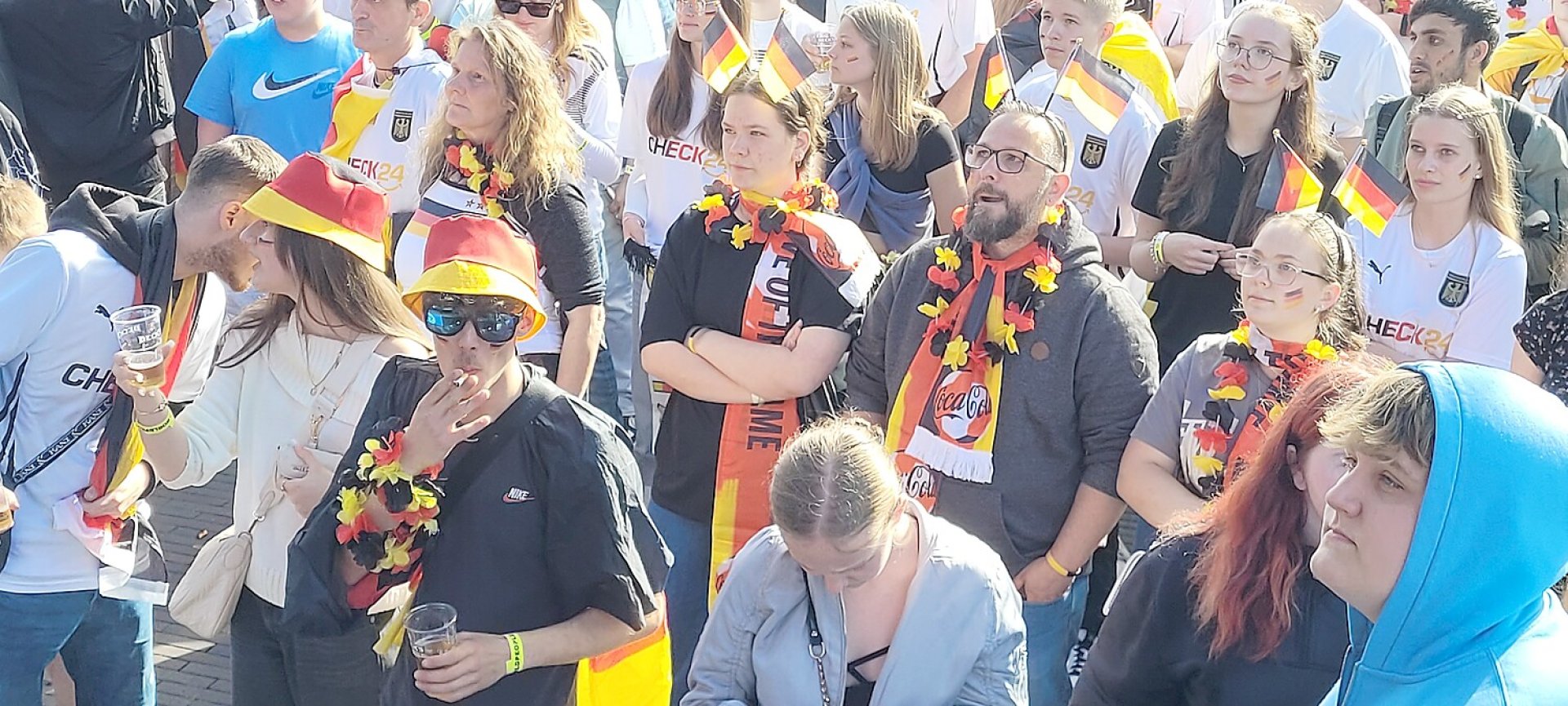 So feiern die Fans beim Public Viewing in Ostfriesland - Bild 2