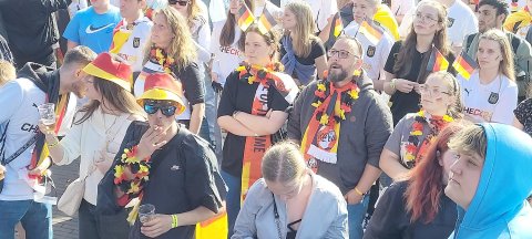 So feiern die Fans beim Public Viewing in Ostfriesland - Bild 2