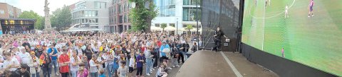 So feiern die Fans beim Public Viewing in Ostfriesland - Bild 7