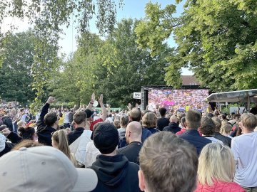 So feiern die Fans beim Public Viewing in Ostfriesland - Bild 11