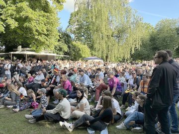 So feiern die Fans beim Public Viewing in Ostfriesland - Bild 12