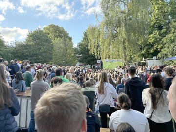 So feiern die Fans beim Public Viewing in Ostfriesland - Bild 13