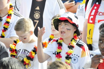 So feiern die Fans beim Public Viewing in Ostfriesland - Bild 19
