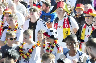 So feiern die Fans beim Public Viewing in Ostfriesland - Bild 20