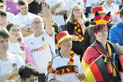 So feiern die Fans beim Public Viewing in Ostfriesland - Bild 22