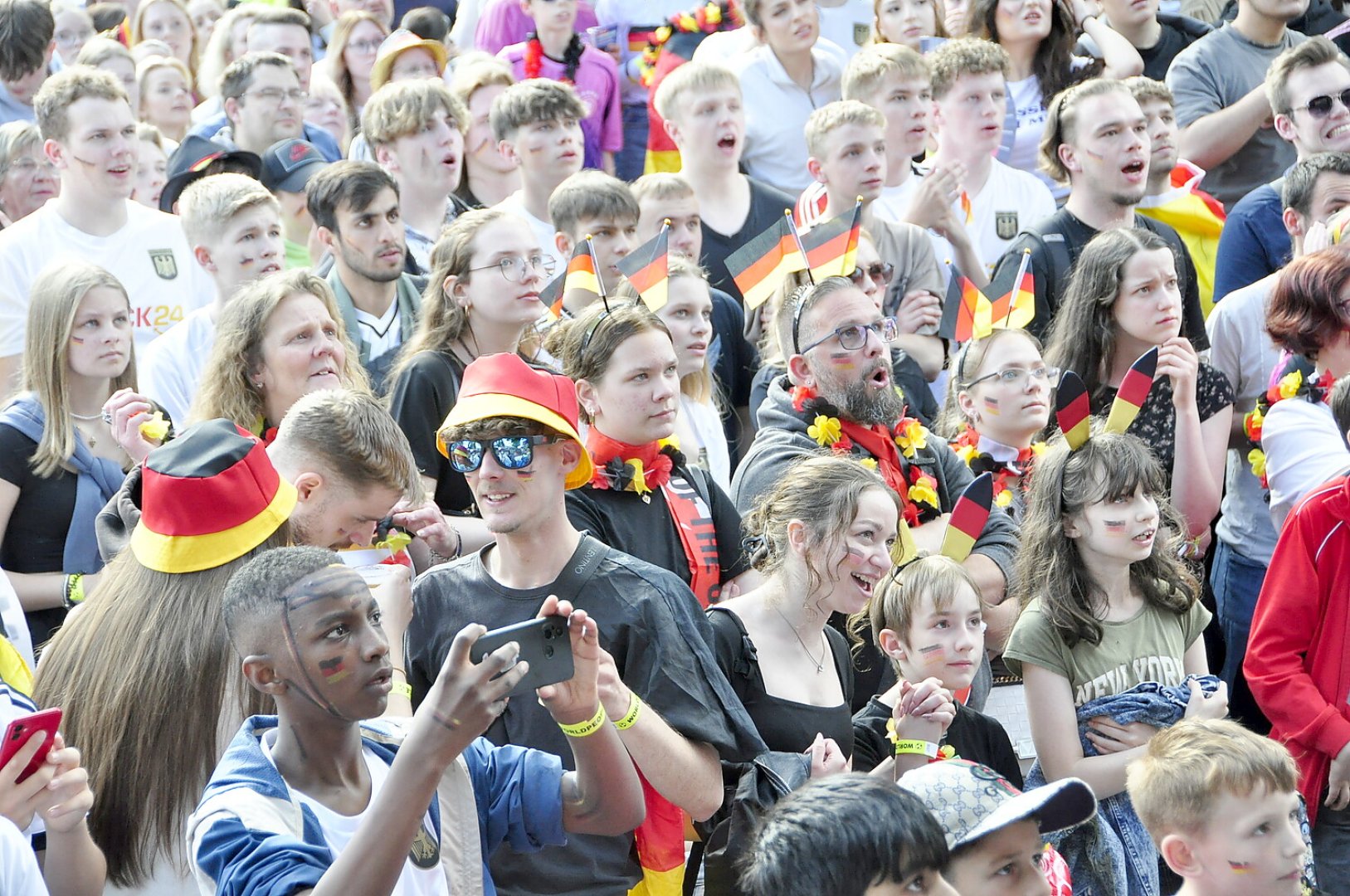 So feiern die Fans beim Public Viewing in Ostfriesland - Bild 23