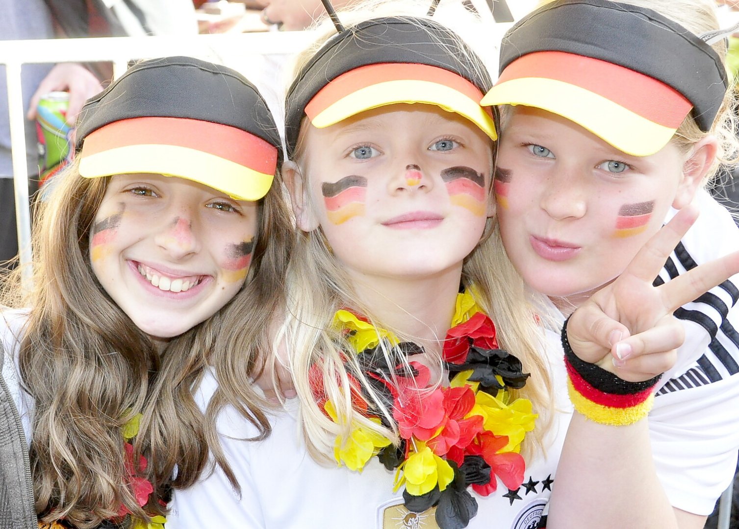 So feiern die Fans beim Public Viewing in Ostfriesland - Bild 26