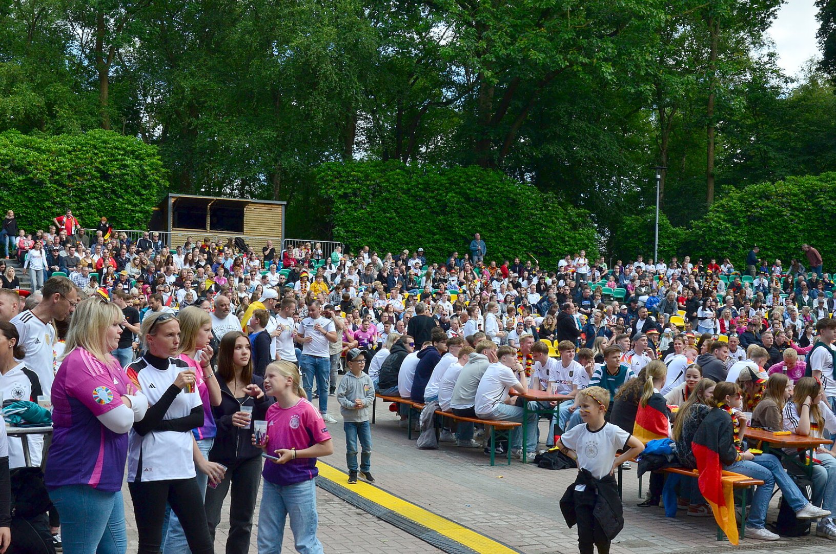 So feiern die Fans beim Public Viewing in Ostfriesland - Bild 31