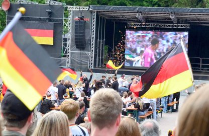 So feiern die Fans beim Public Viewing in Ostfriesland - Bild 33