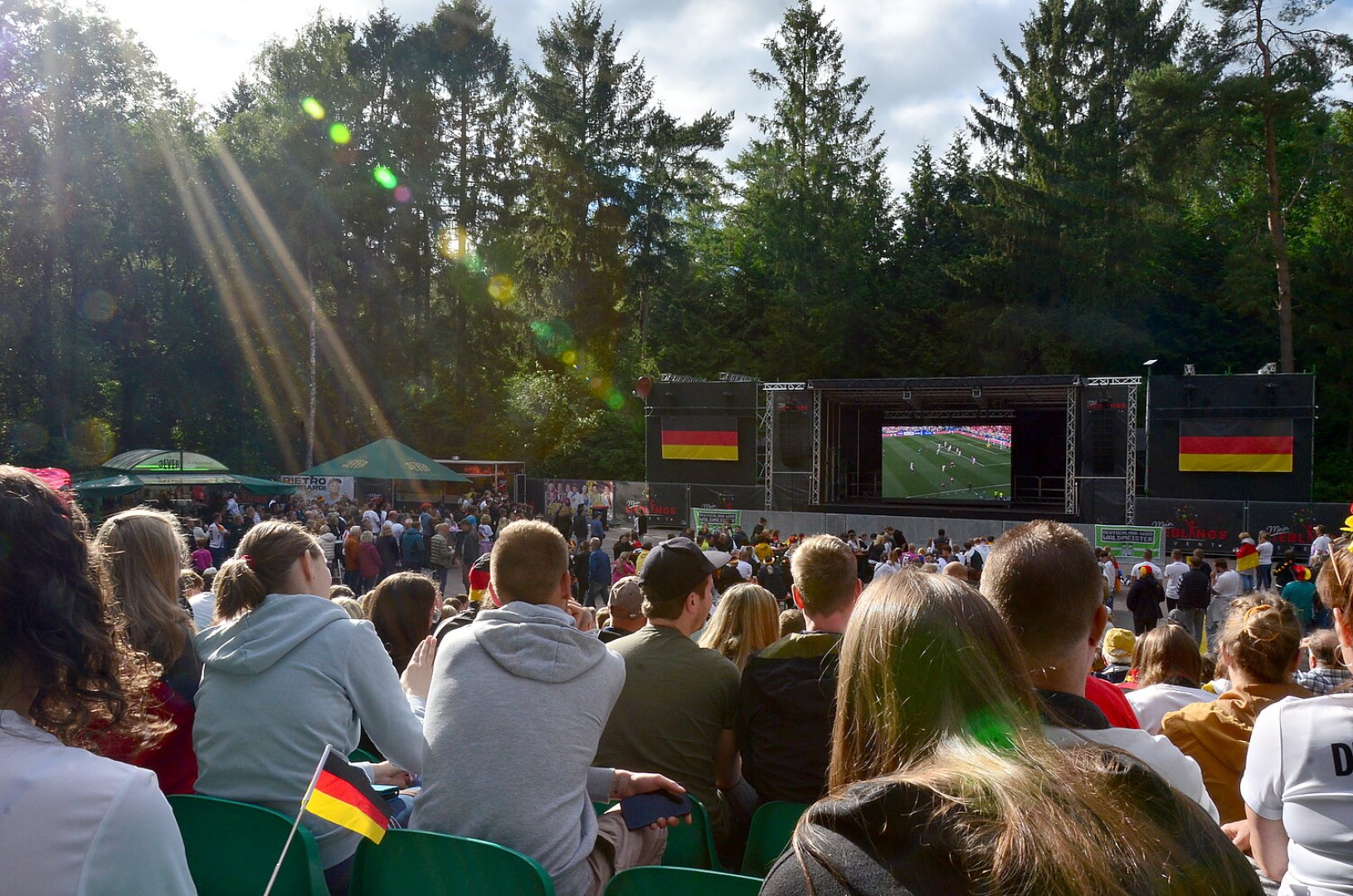 So feiern die Fans beim Public Viewing in Ostfriesland - Bild 36