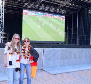 So feiern die Fans beim Public Viewing in Ostfriesland - Bild 38