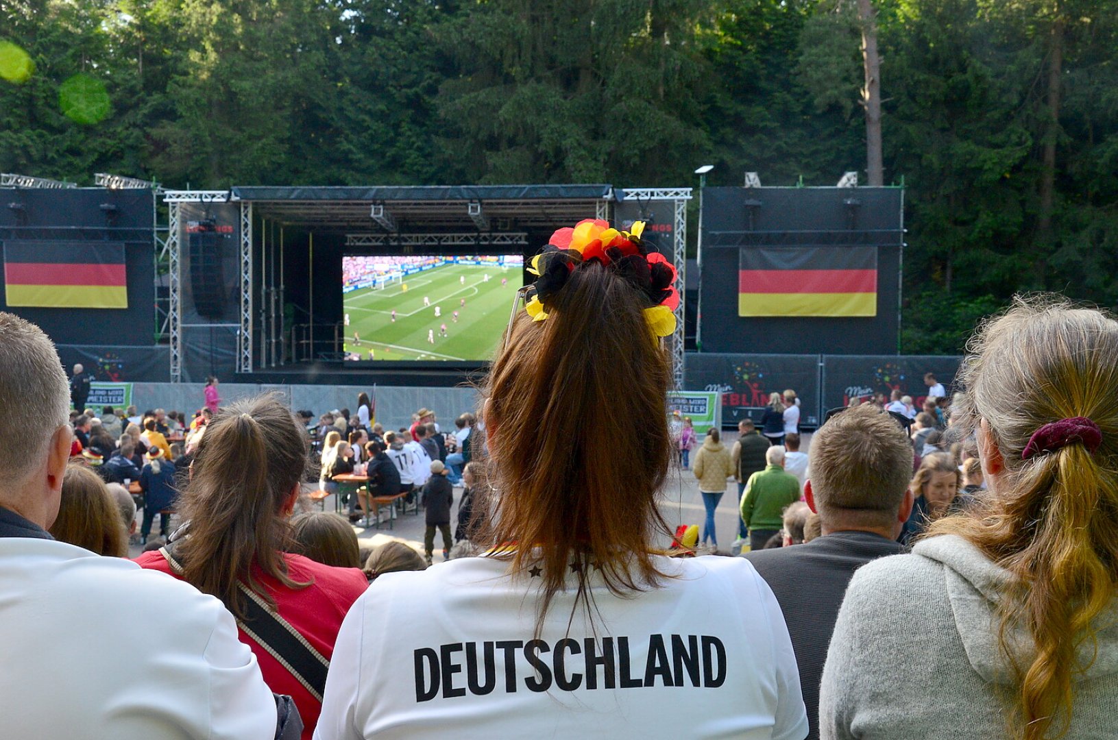 So feiern die Fans beim Public Viewing in Ostfriesland - Bild 39