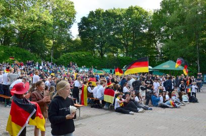 So feiern die Fans beim Public Viewing in Ostfriesland - Bild 40