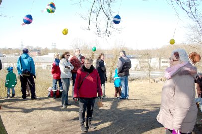 Lustige Spiele mit bunten Eiern - Bild 3