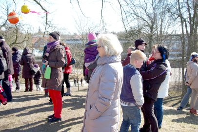 Lustige Spiele mit bunten Eiern - Bild 4