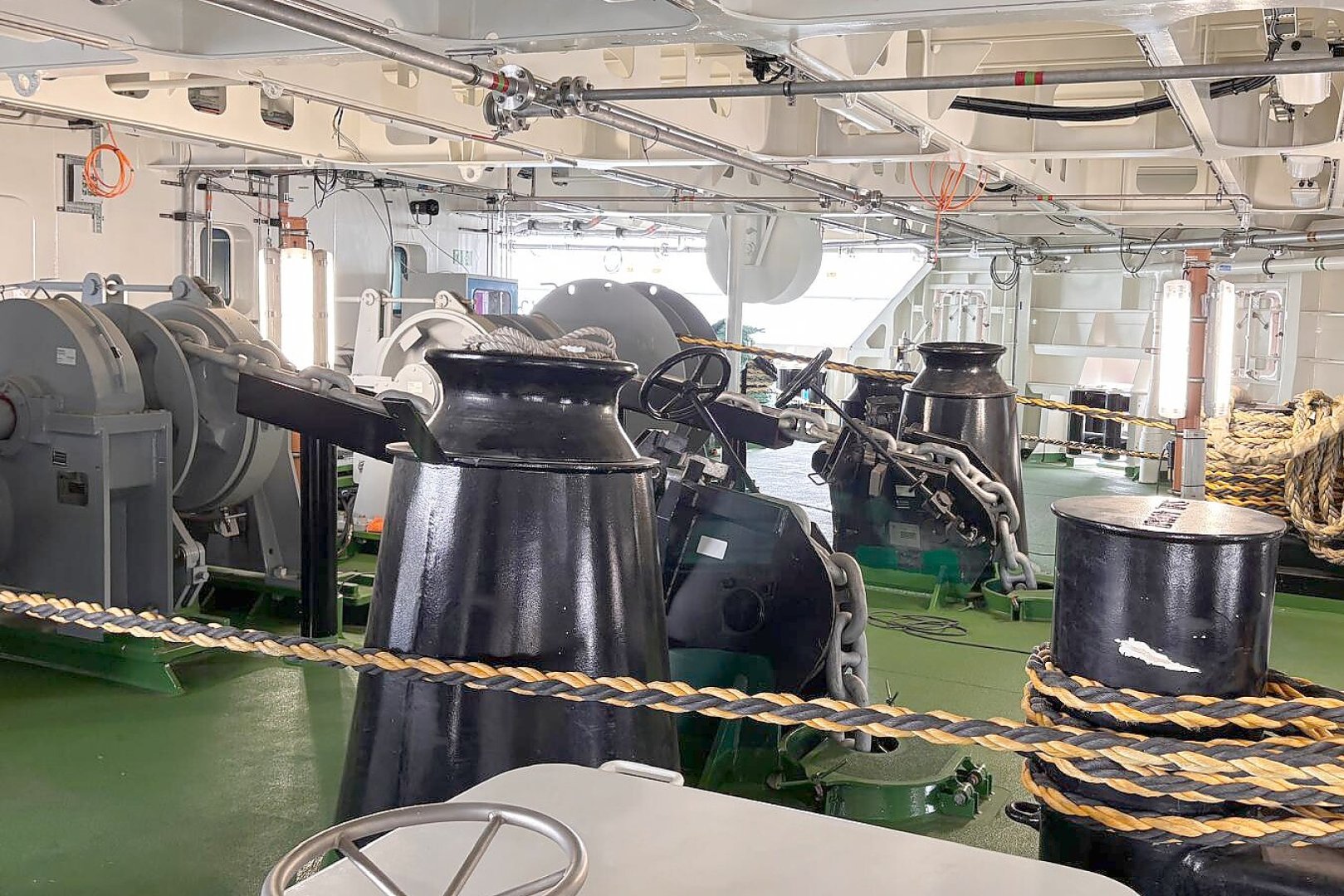 Blick ins neue Mehrzweckschiff "Mellum" - Bild 1