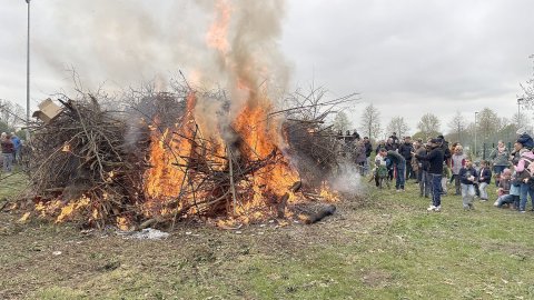 Osterfeuer in der Stadt Leer - Bild 2