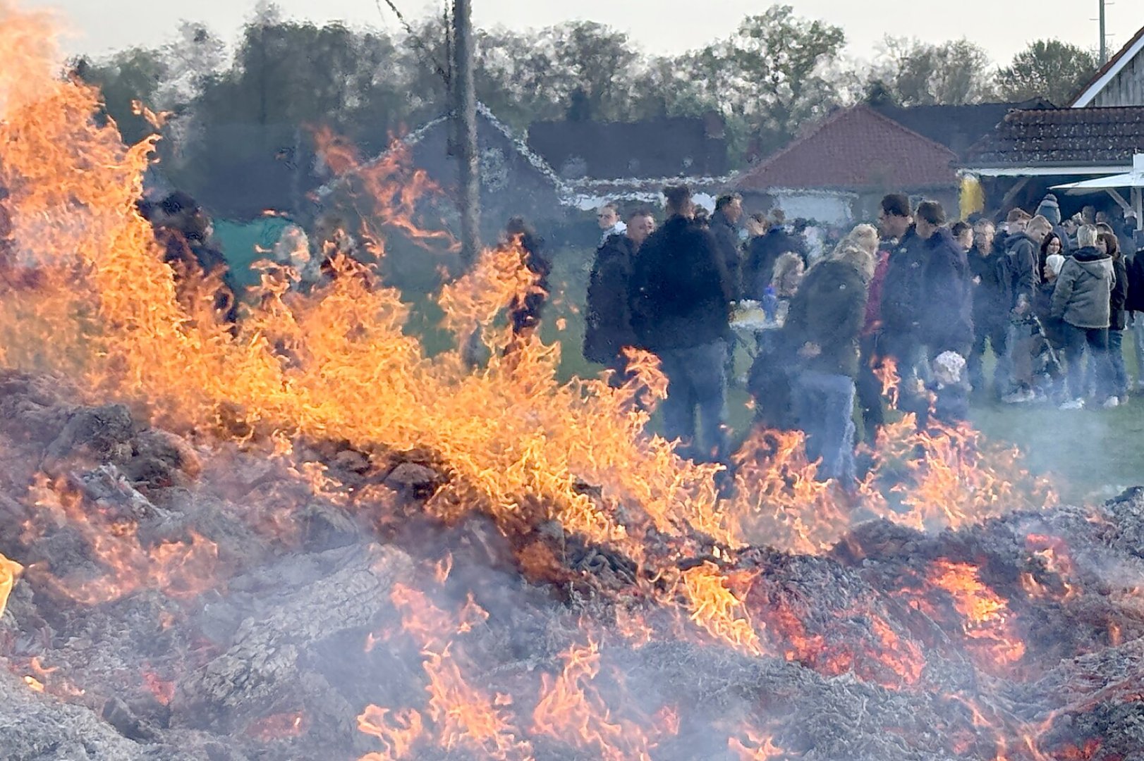 Die schönsten Bilder von den Osterfeuern - Bild 1