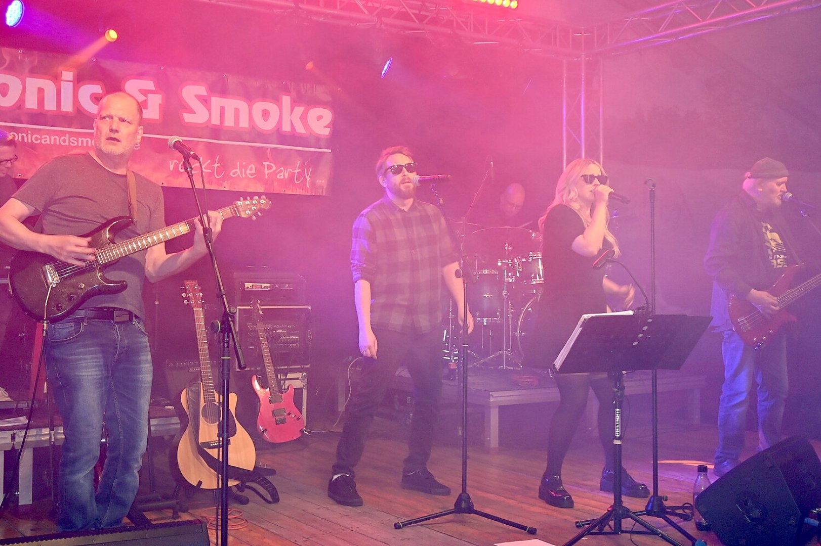 Zeltfete am Freitag in Flachsmeer - Bild 1