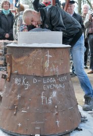 Leichte Geburt: Glocke wiegt 109 Kilo - Bild 2