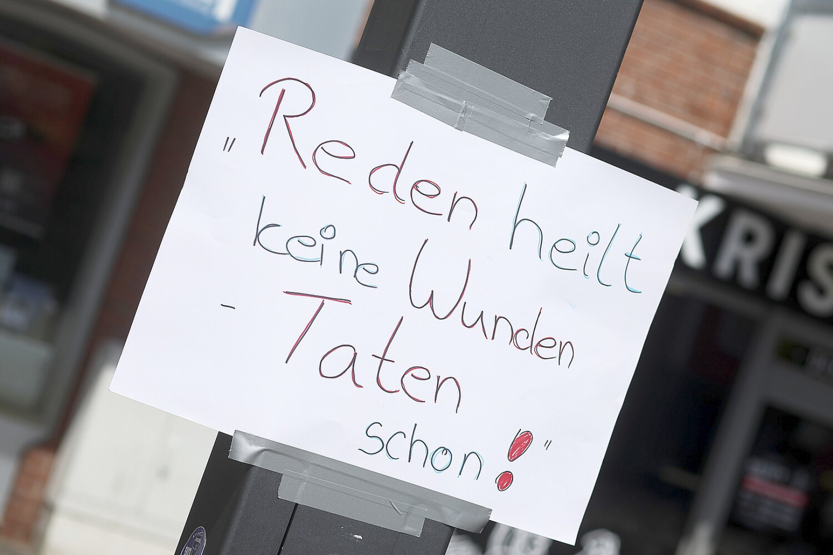 Rund 250 Teilnehmer bei Demo in Emden - das sind die Bilder - Bild 1