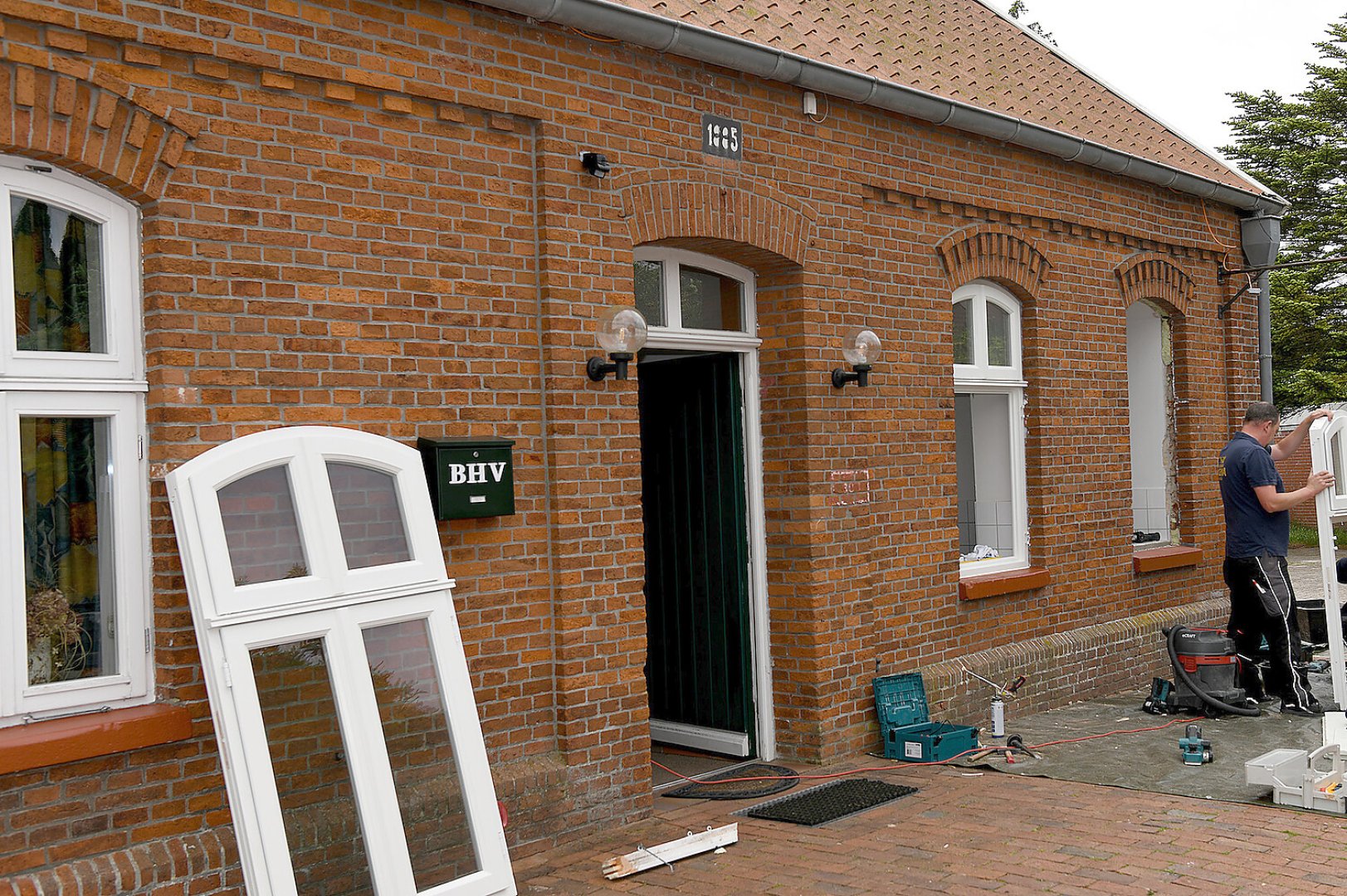Neue Fenster für historisches Gasthuus Jheringsfehn - Bild 1