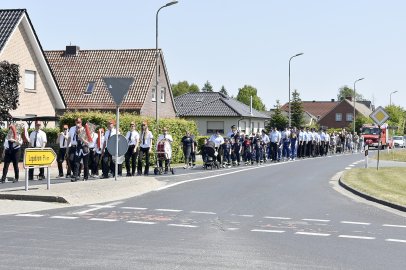 Neues Feuerwehrhaus in Jheringsfehn - Fotos der Feier  - Bild 3