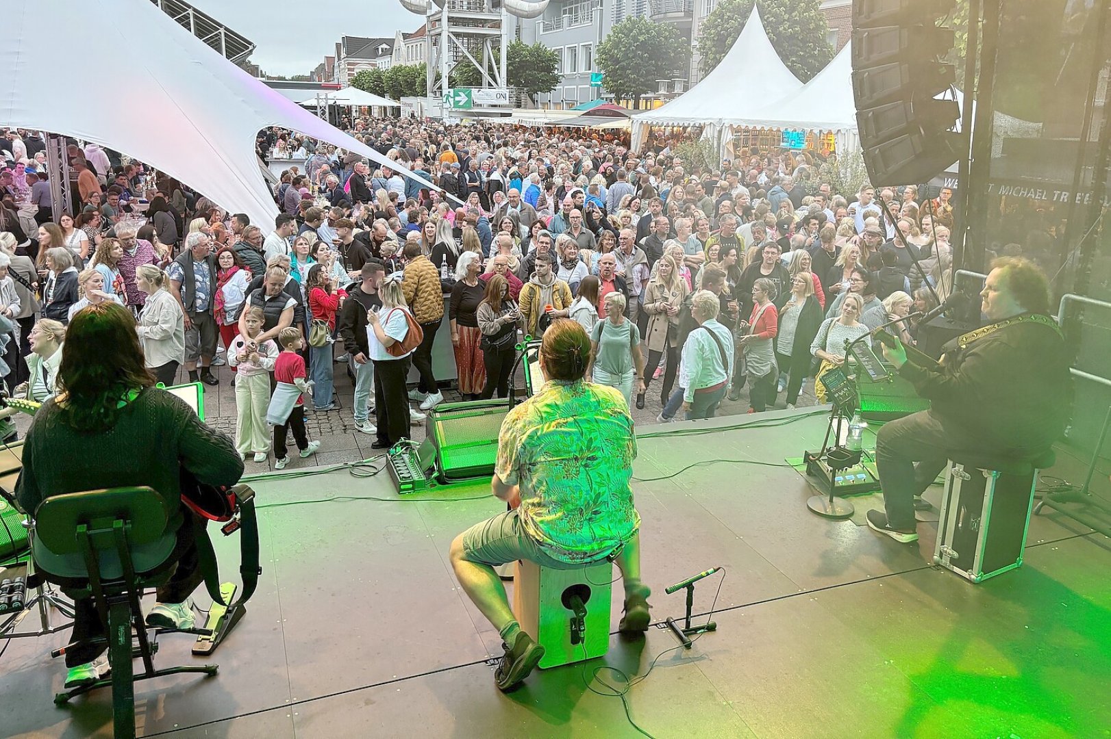 Wein- und Gourmetfest in Aurich - Bild 1