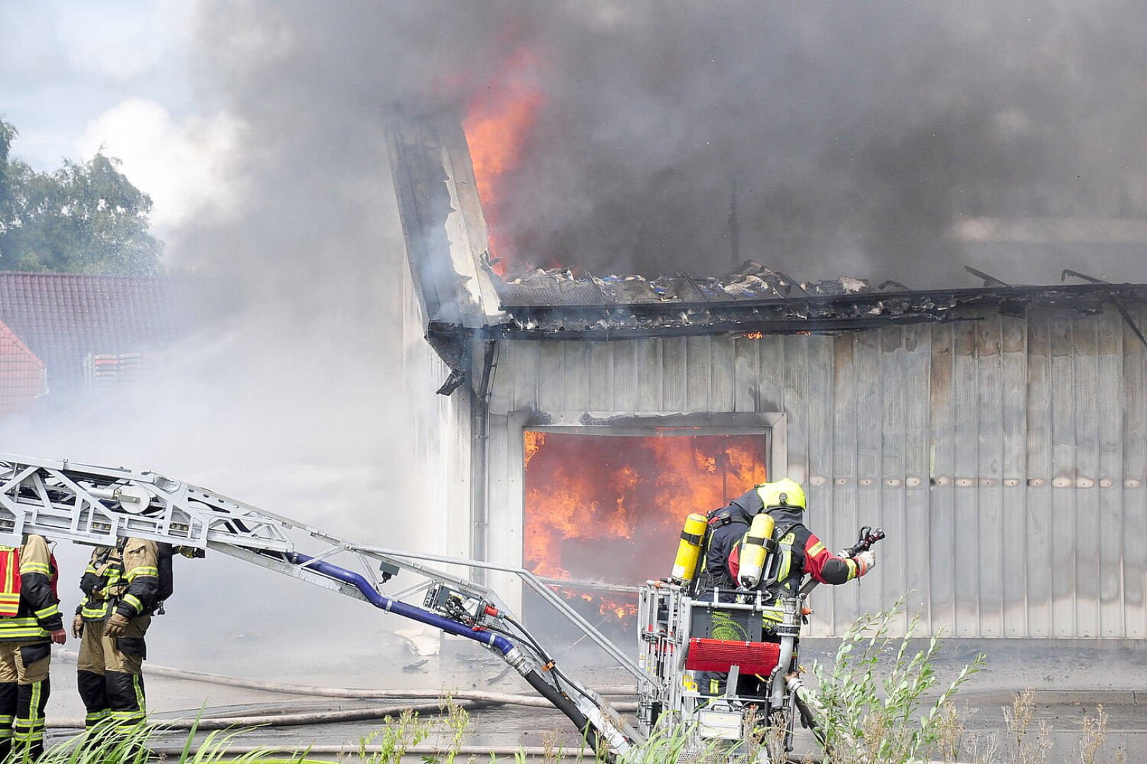 Halle in Warsingsfehn ausgebrannt - Bild 1