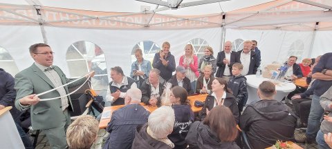 Leer Maritim - Tourenskipper machen im Hafen fest - Bild 2