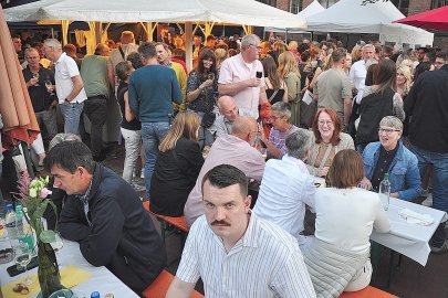 So war der Freitag beim Weinfest in Leer  - Bild 2