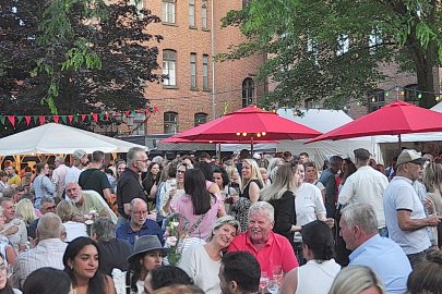 So war der Freitag beim Weinfest in Leer  - Bild 3