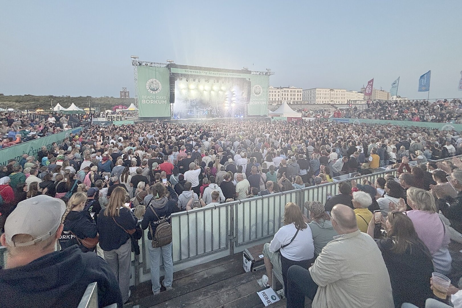 Revolverheld bei den Beach Days Borkum – Teil 2 - Bild 1