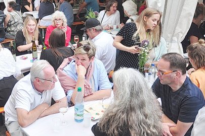 Wein und Sonne überzeugen - Die Bilder vom Weinfest-Sonnabend - Bild 3
