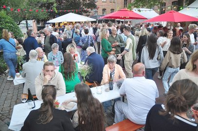 Wein und Sonne überzeugen - Die Bilder vom Weinfest-Sonnabend - Bild 4